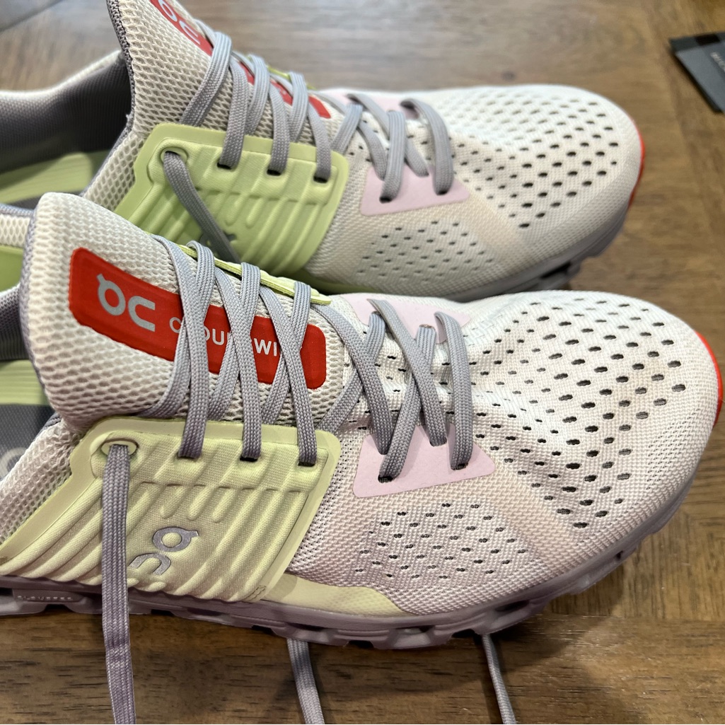 On Cloud Swift Shoes Size 9.5